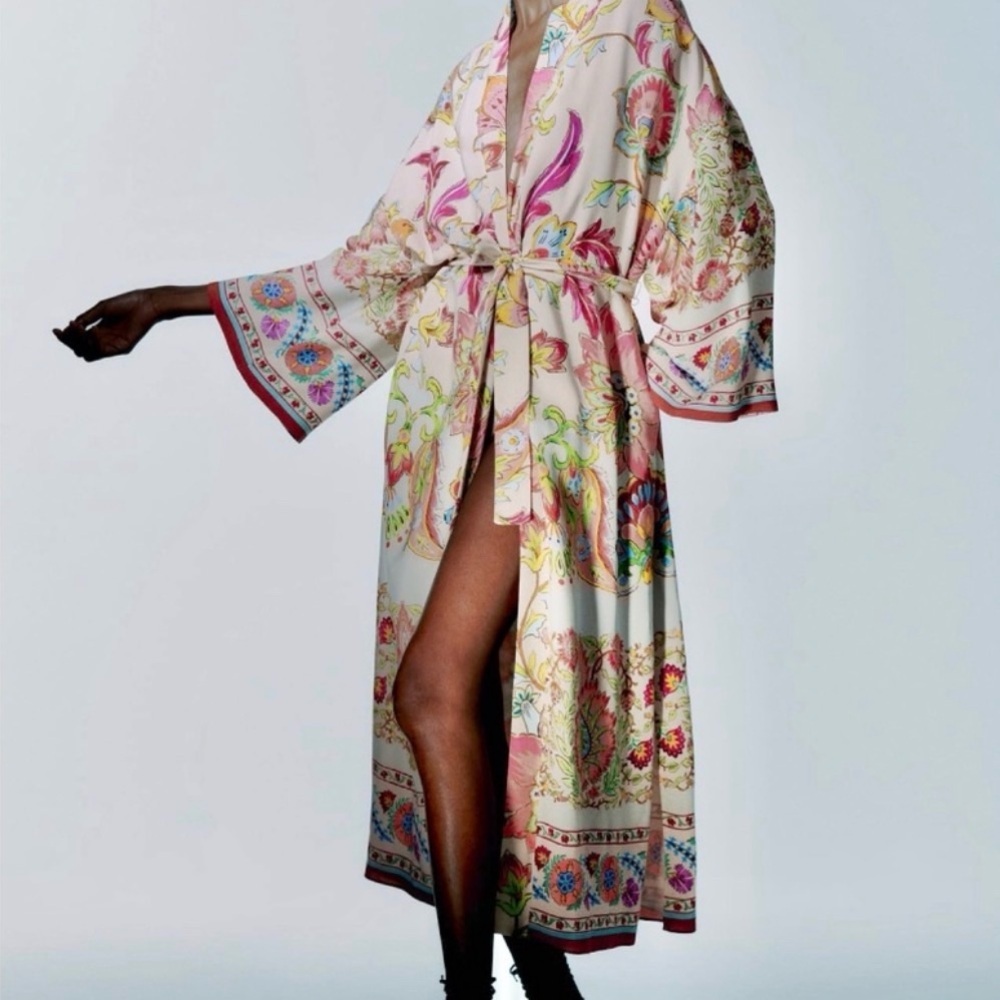 Zara Multicolor Patterned Robe - Picture 2 of 13
